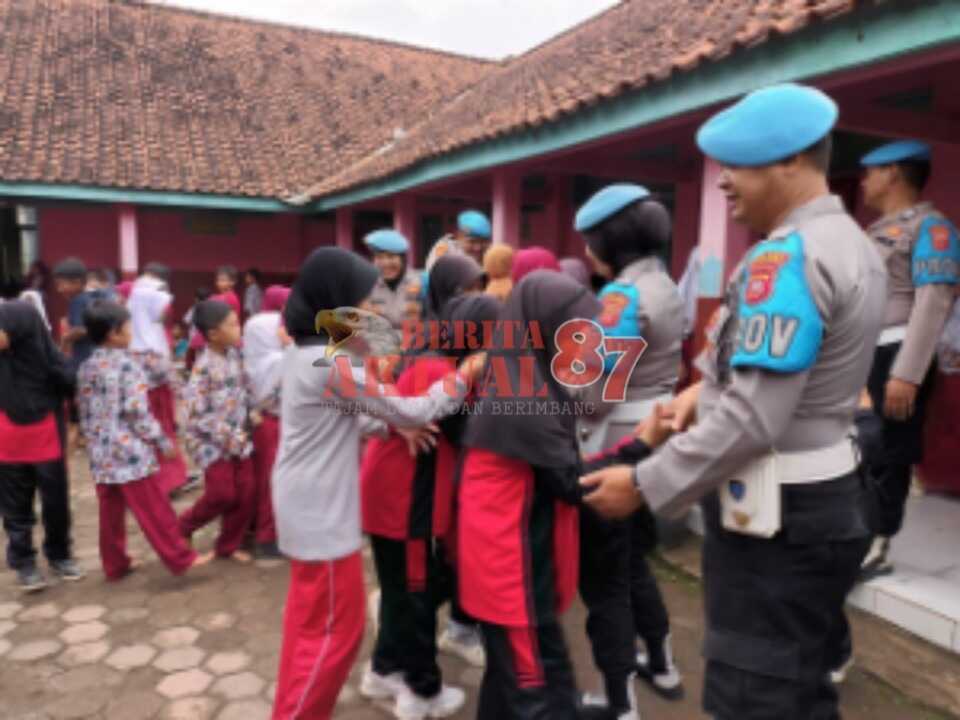 *Kabid Humas Polda Jabar : Polisi Sahabat Anak, Polisi  Sambangi SDN Kutamanggu