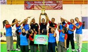 Dihari Bhayangkari Ke-77 Tim Volly Ball Putri Polsek Margahayu, Polresta Bandung Jawa Barat Raih Juara Pertama Piala Kapolresta Bandung