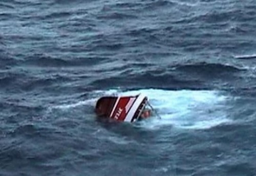 Sebuah Kapal KMP Yunice Tenggelam Di Selat Bali