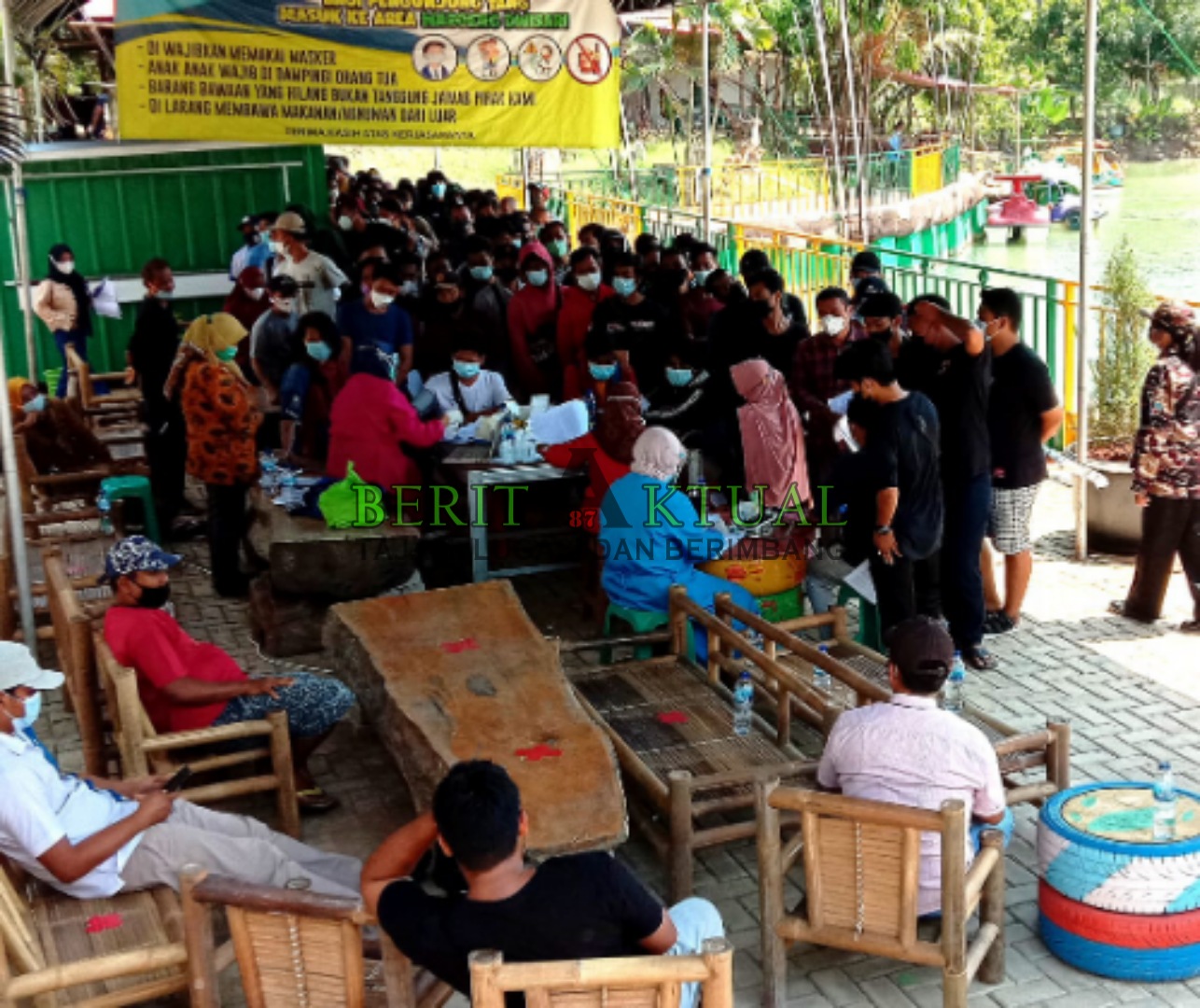 Serbuan Warga Terhadap Vaksinasi Tahap 2 Di Desa Cipayung, Kec.Cikarang Timur,