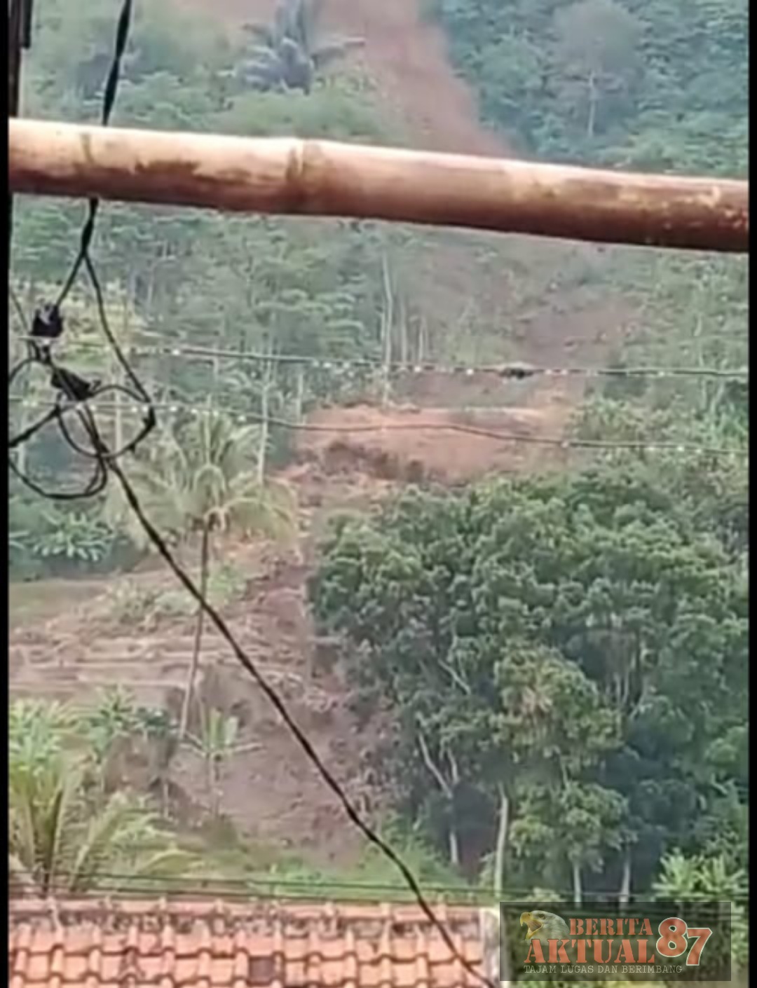 Akibat Tanah Longsor Di Wilayah Kabupaten Sumedang Puluhan Keluarga Mengungsi