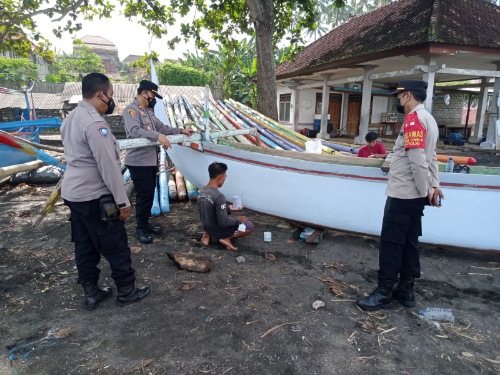 Patroli Pesisir Pantai Selalu Dilakukan Polsek Pekutatan Demi Kondusifitas Kamtibmas