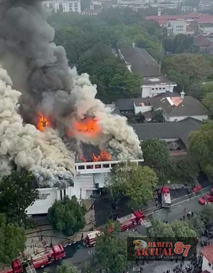 Kebakaran Hebat Melanda Kantor Pemerintah Kota Bandung Atau Balai Kota Bandung